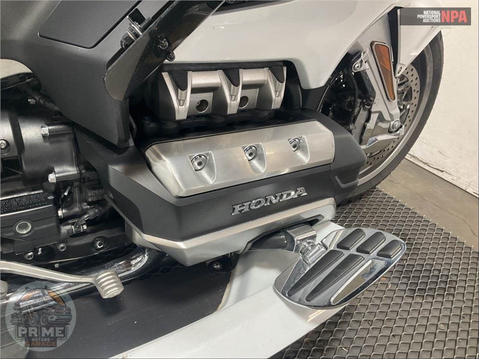 2018 Honda GL1800D GOLDWING TOUR DCT (WHITE) — фото 7