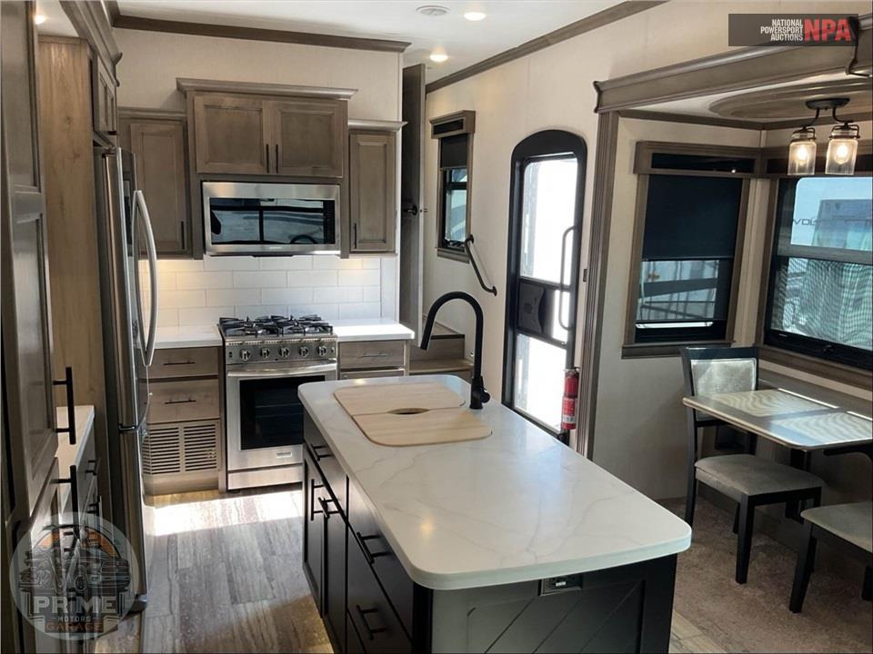 2021 Riverstone M-3670RL - RESERVE FIFTH WHEEL SERIES — фото 8