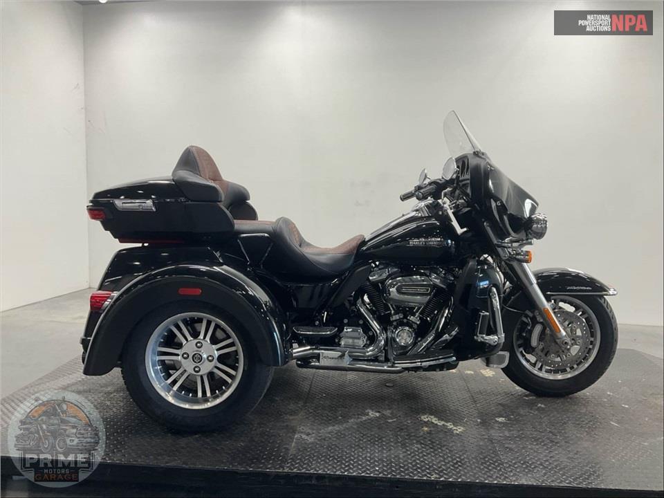 2018 Harley-Davidson FLHTCUTG TRI GLIDE ULTRA — фото 1