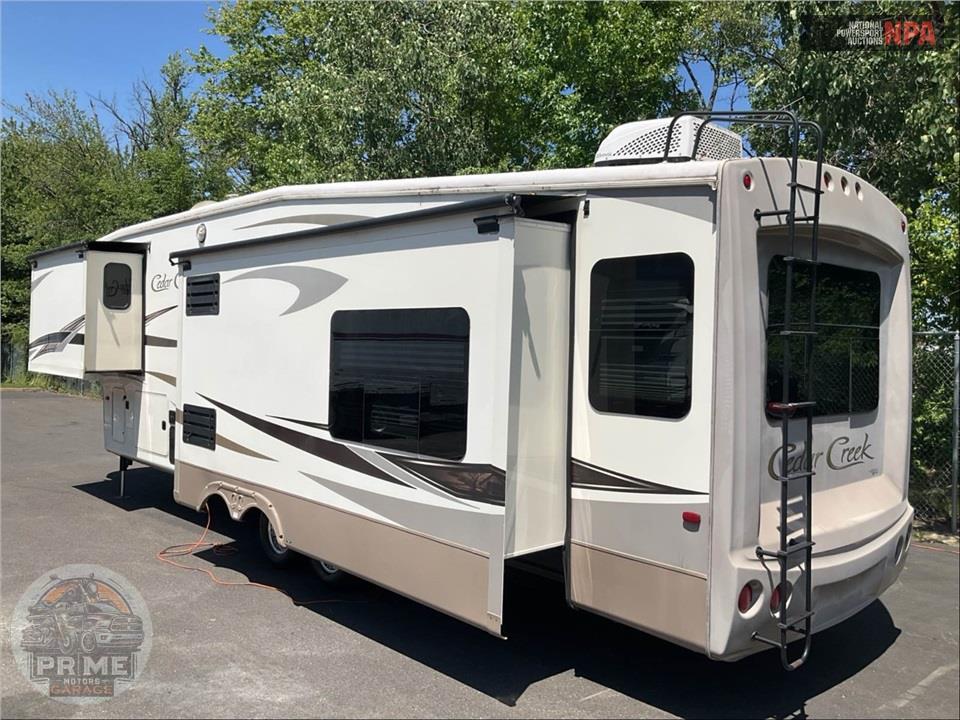 2013 Cedar Creek M-36RE - FIFTH WHEEL SERIES — фото 3