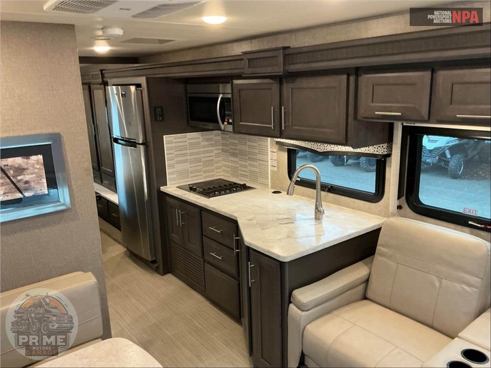 2022 Thor Motor Coach SV34 SUPER C F550 4WD - MAGNITUDE SERIES — фото 6