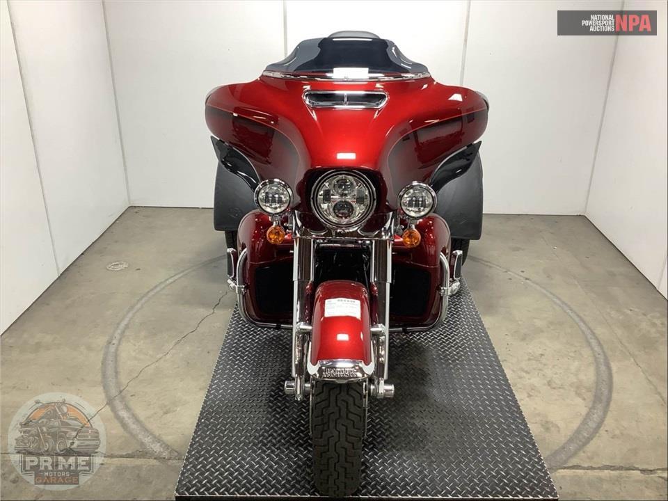 2023 Harley-Davidson FLHTCUTGANV TRI GLIDE ULTRA ANNIVERSARY — фото 2