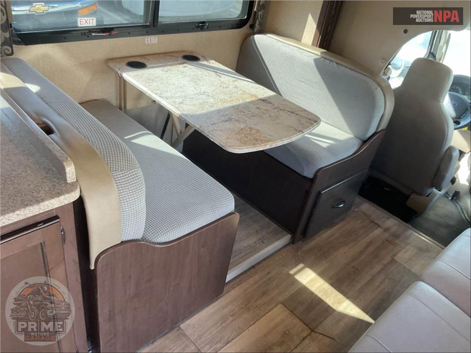 2018 Thor Motor Coach M-31E E450-V10 - FOUR WINDS SERIES — фото 12
