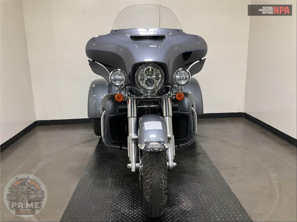 2021 Harley-Davidson FLHTCUTG TRI GLIDE ULTRA CLASSIC — фото 2
