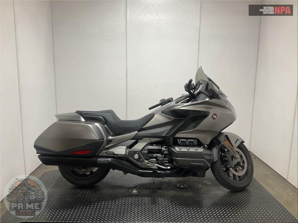 2018 Honda GL1800B GOLDWING (SILVER) — фото 1