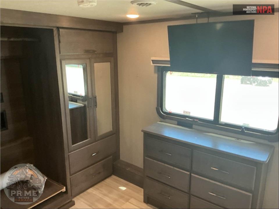 2022 Grand Design Recreational Vehicles M-390RK - SOLITUDE FIFTH WHEEL SERIES — фото 14