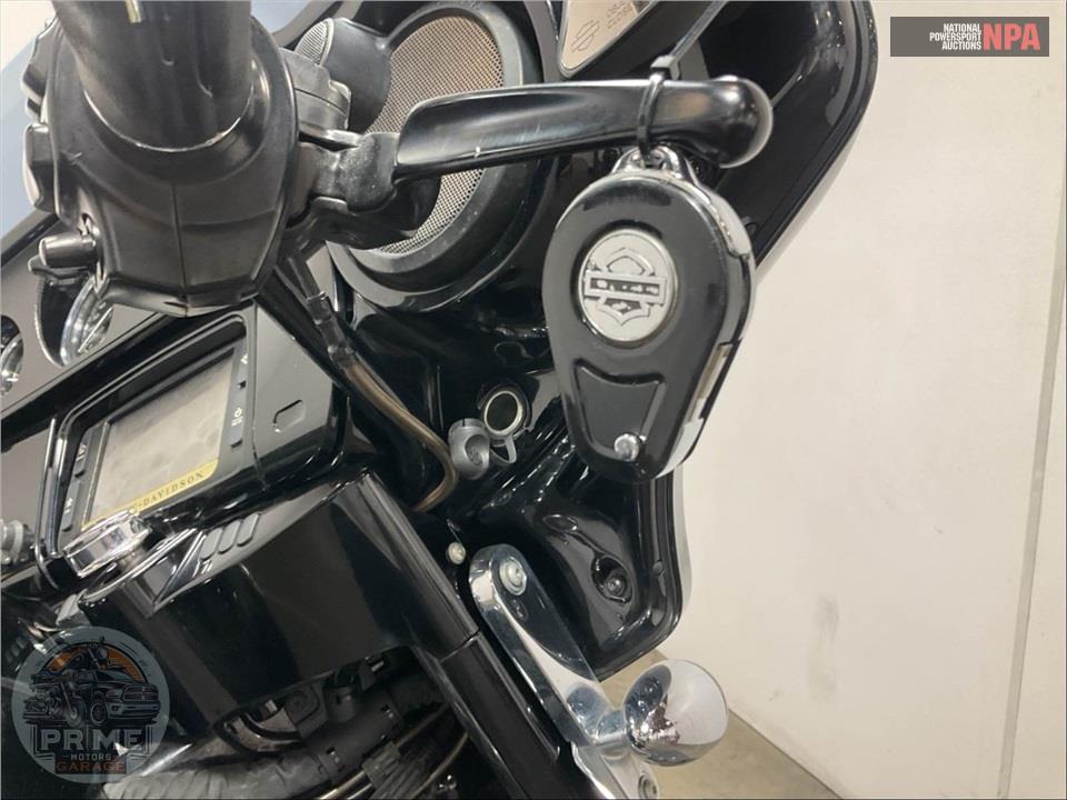 2016 Harley-Davidson FLHXSE CVO STREET GLIDE SPECIAL — фото 12