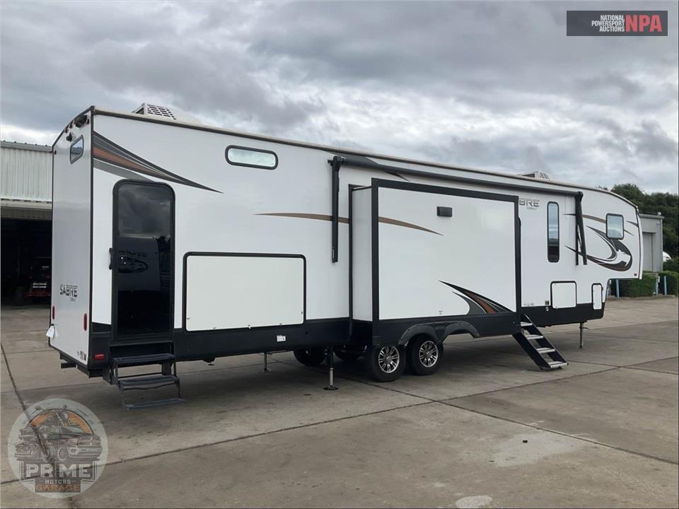 2023 Sabre By Forest River M-38DBQ - FIFTH WHEEL SERIES — фото 4