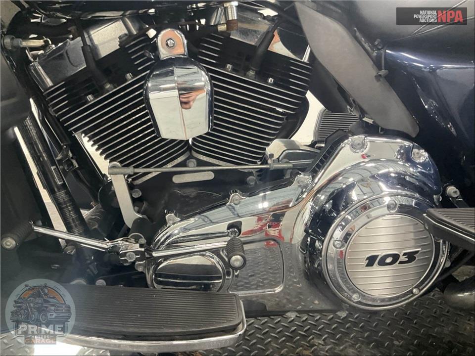 2014 Harley-Davidson FLHTCUTG TRIGLIDE ULTRA CLASSIC — фото 7