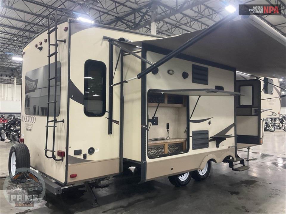 2017 Rockwood By Forest River M-8288WSA - SIGNATURE ULTRA LITE FIFTH WHEEL SERIES — фото 4