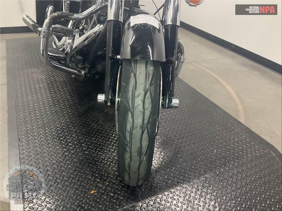 2010 Harley-Davidson FLHRC ROAD KING CLASSIC — фото 29