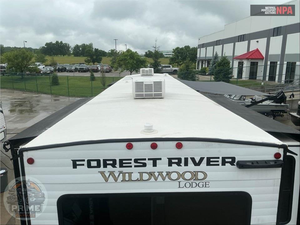 2025 Wildwood By Forest River M-40RLB-8 - LODGE SERIES — фото 24