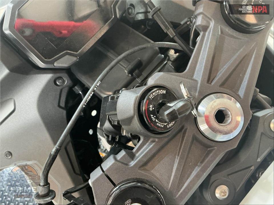 2025 Kawasaki ZX636KSFAL NINJA ZX-6R — фото 11