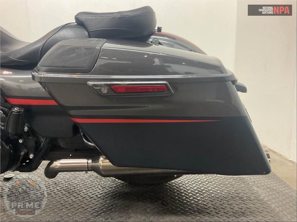 2018 Harley-Davidson FLHXSE CVO STREET GLIDE — фото 18