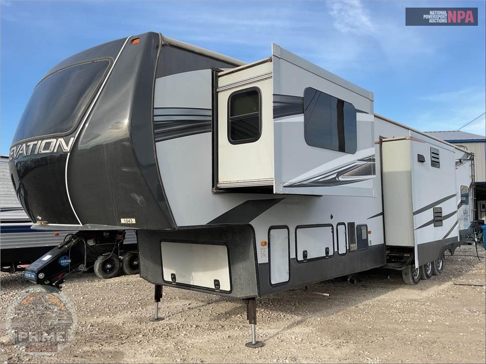 2015 Crossroads Rv LAS VEGAS - ELEVATION TOY HAULER TOY HAULER SERIES — фото 2