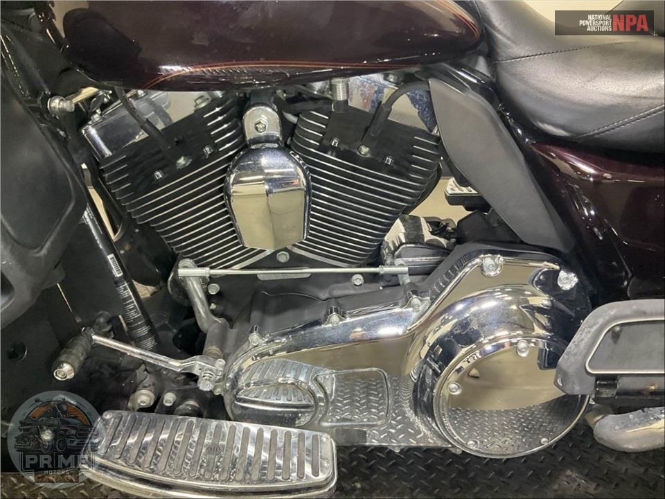 2014 Harley-Davidson FLHTCUTG TRIGLIDE ULTRA CLASSIC — фото 7