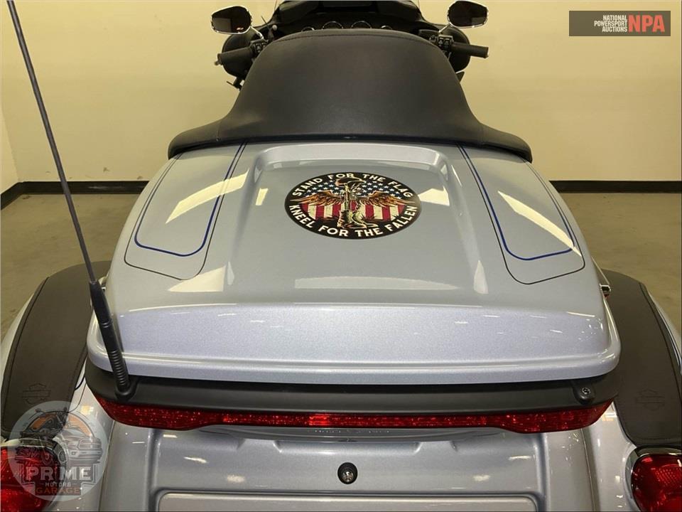 2023 Harley-Davidson FLHTCUTG TRI GLIDE ULTRA CLASSIC — фото 15
