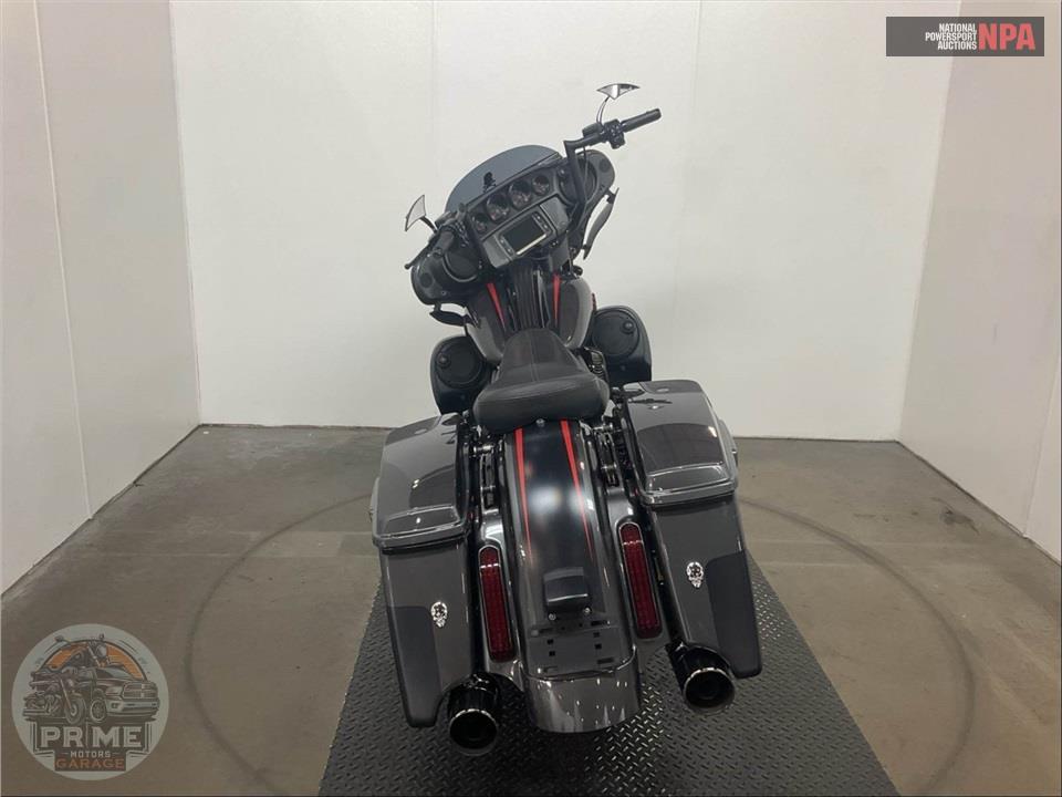 2018 Harley-Davidson FLHXSE CVO STREET GLIDE — фото 4