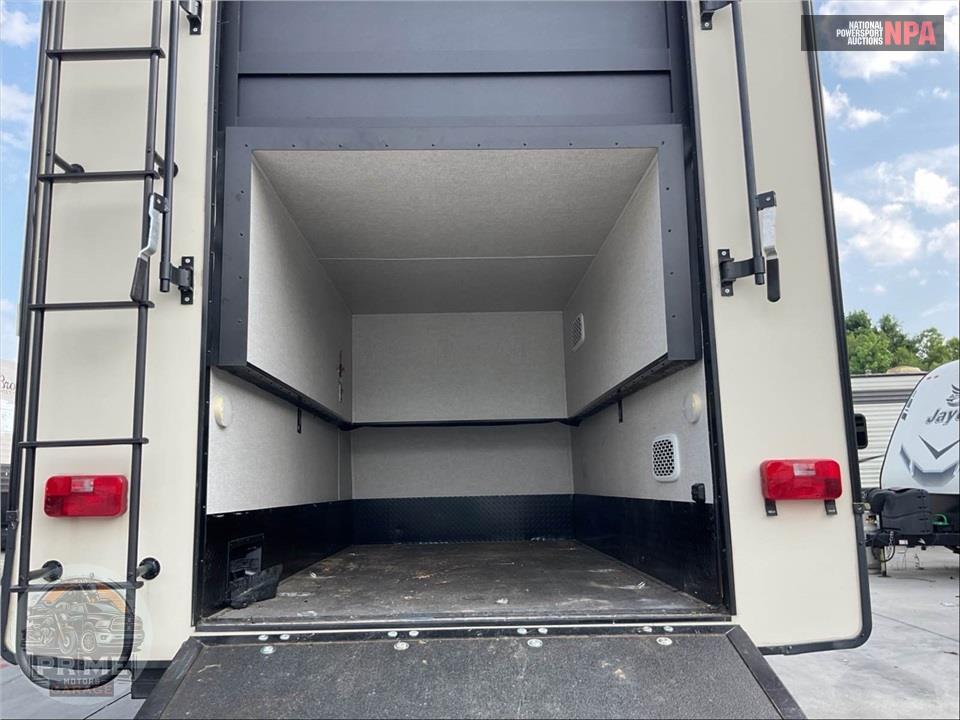 2019 Keystone Rv M-381 TH - MONTANA HIGH COUNTRY TOY HAULER TOY HAULER SERIES — фото 17