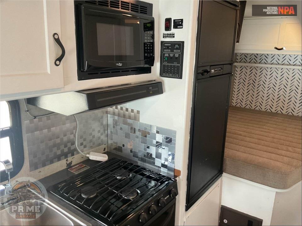 2018 Winnebago M-22R FORD - MINNIE WINNIE SERIES — фото 24