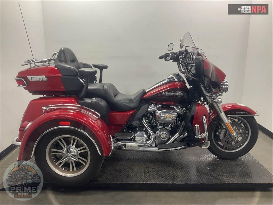 2018 Harley-Davidson FLHTCUTG TRI GLIDE ULTRA — фото 1