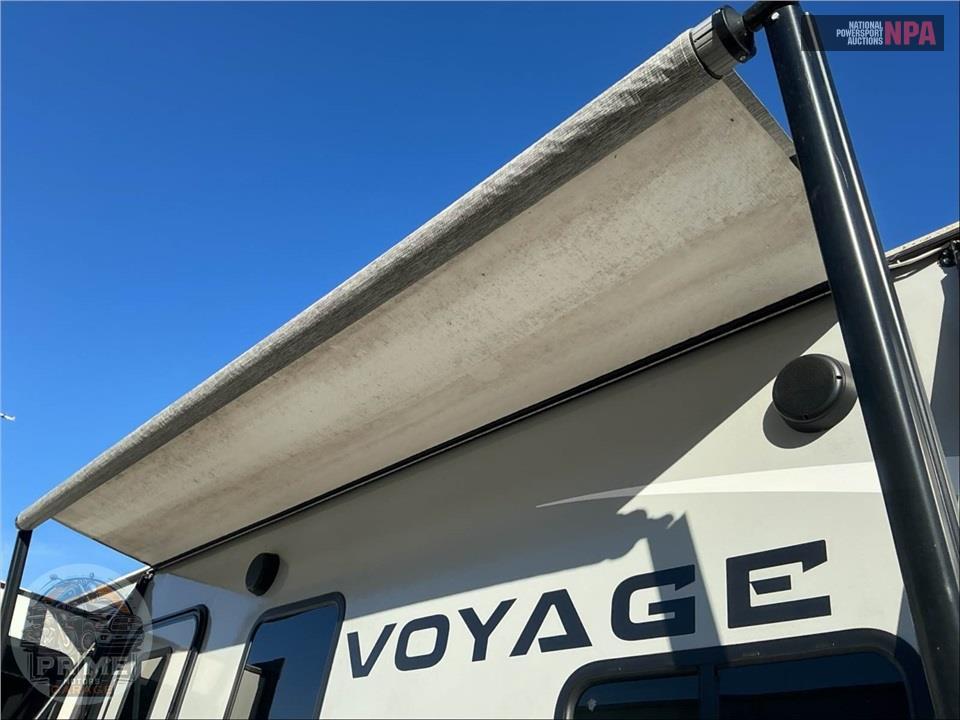 2020 Voyage By Winnebago M-3235RL - FIFTH WHEEL SERIES — фото 42
