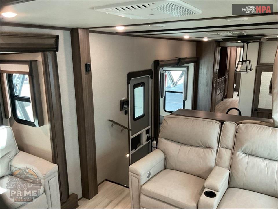 2022 Grand Design Recreational Vehicles M-380FL - SOLITUDE FIFTH WHEEL SERIES — фото 7