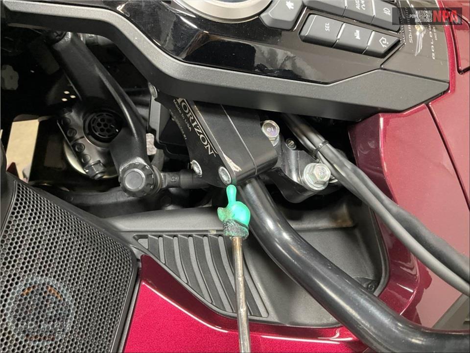 2025 Honda GOLD WING TOUR AUTOMATIC DCT 50TH ANNIVERSARY — фото 21
