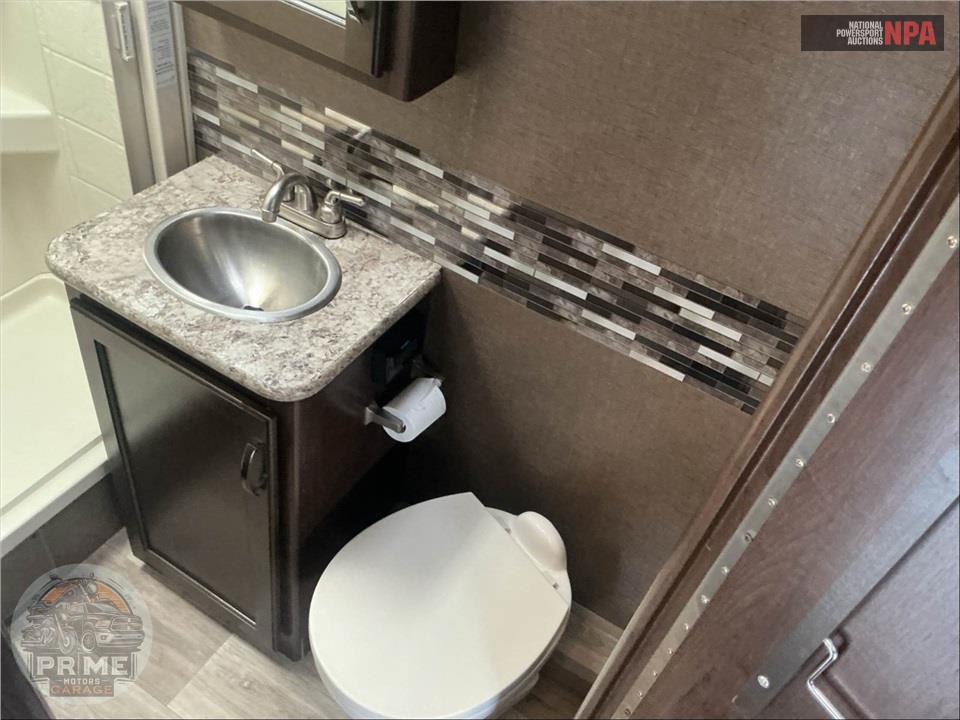 2018 Thor Motor Coach M-23H E350-V10 FREEDOM ELITE SERIES — фото 22