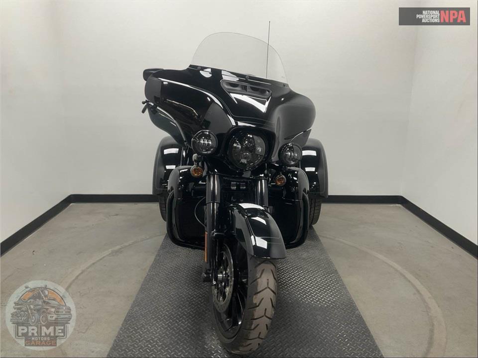 2025 Harley-Davidson FLHTCUTG TRI GLIDE ULTRA CLASSIC — фото 2