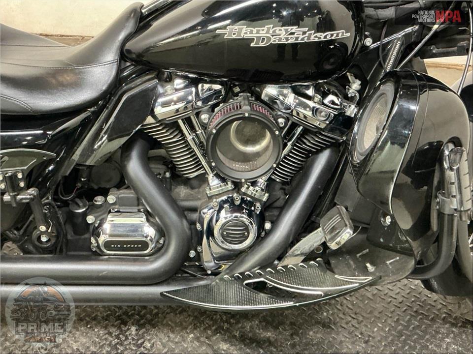 2017 Harley-Davidson FLHX STREET GLIDE — фото 6