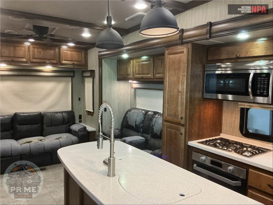 2018 Heartland Rvs M-3310QSCK - BIG COUNTRY FIFTH WHEEL SERIES — фото 6