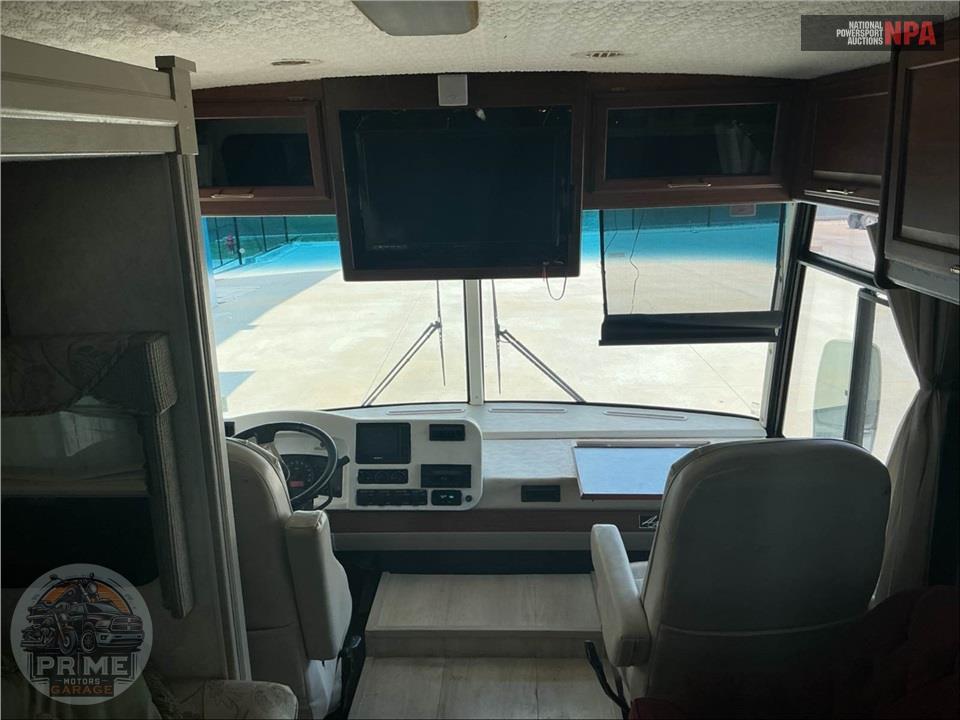 2004 Winnebago M-38G-Ford (**) Adventurer Series — фото 14