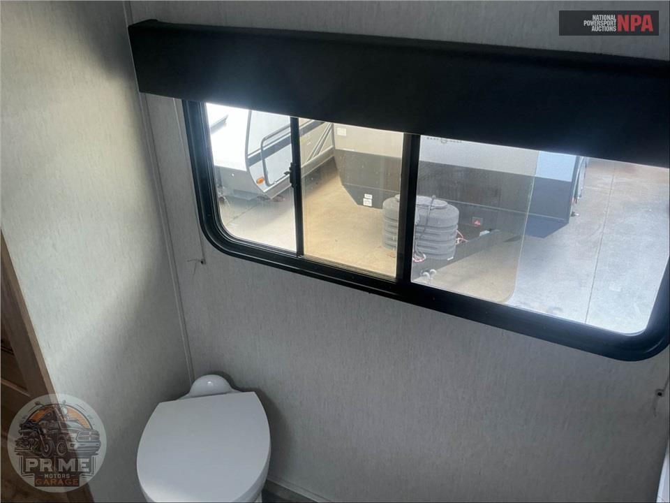 2023 Cherokee By Forest River M-3910SUITE - ARCTIC WOLF FIFTH WHEEL SERIES — фото 21