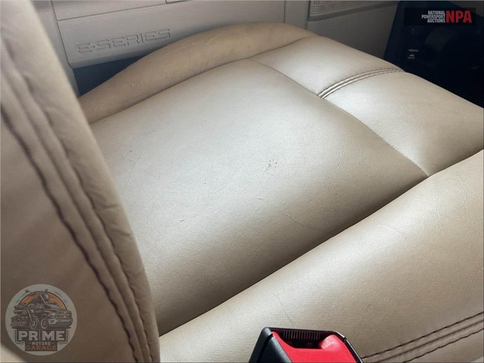 2018 Thor Motor Coach M-31W E450-V10 CHATEAU SERIES — фото 20