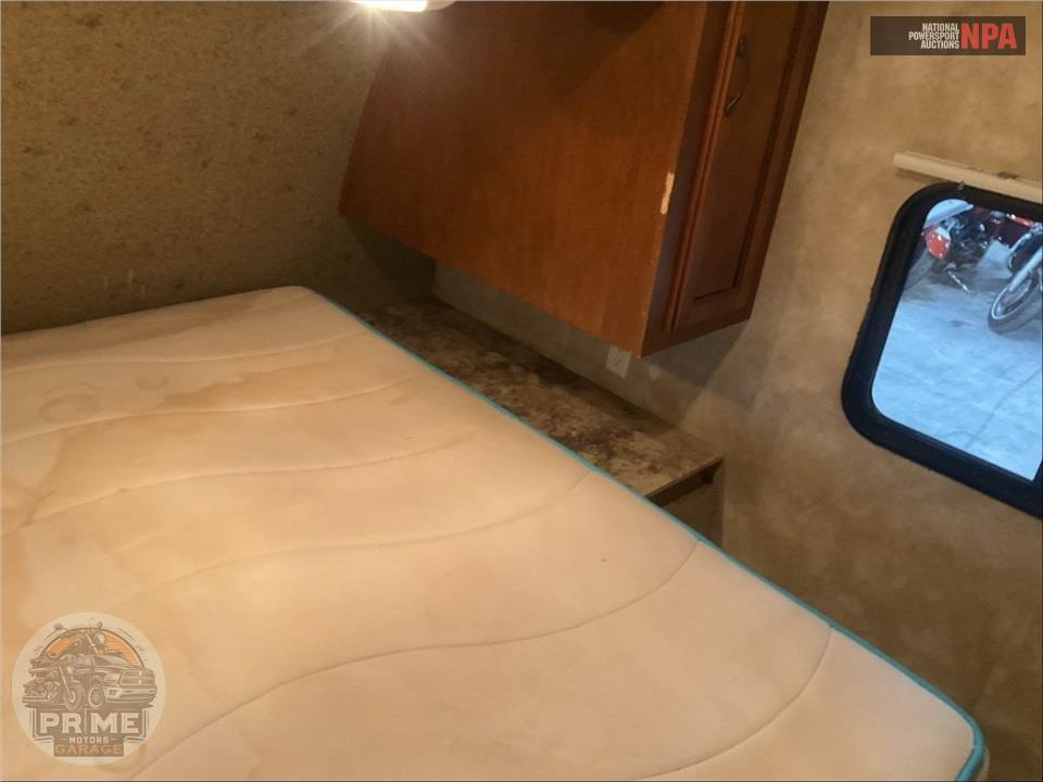 2013 Coachmen By Forest River M-292 QBCK - CATALINA SANTARA SERIES — фото 12