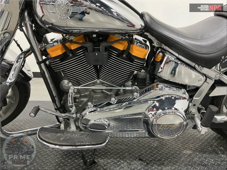 2025 Harley-Davidson FLSTFI SOFTAIL FAT BOY GRAY GHOST — фото 7