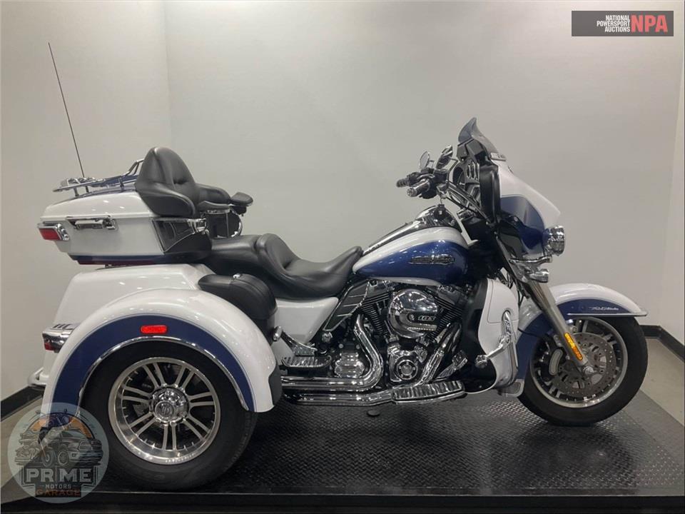 2015 Harley-Davidson FLHTCUTG TRIGLIDE ULTRA CLASSIC — фото 1