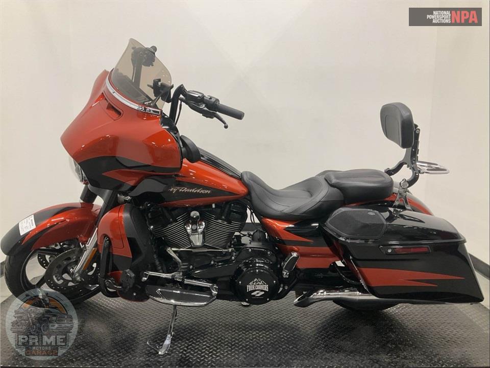 2017 Harley-Davidson FLHXSE CVO STREET GLIDE — фото 3