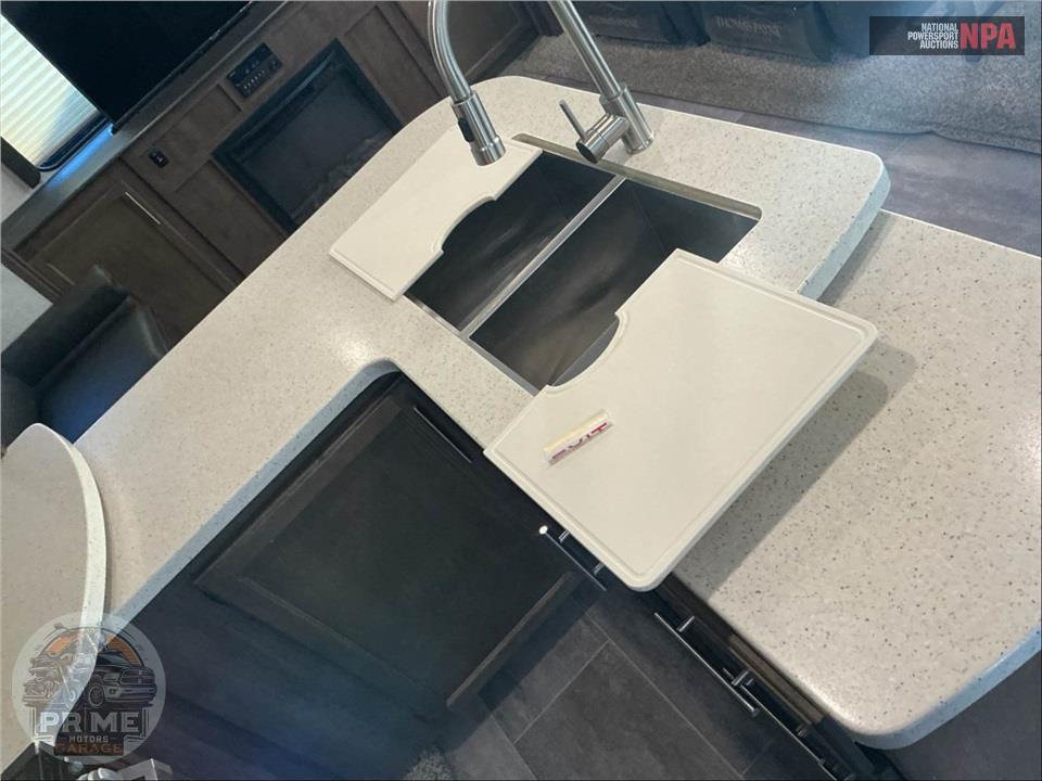 2019 Keystone Rv M-33 SAB - COUGAR SERIES — фото 17