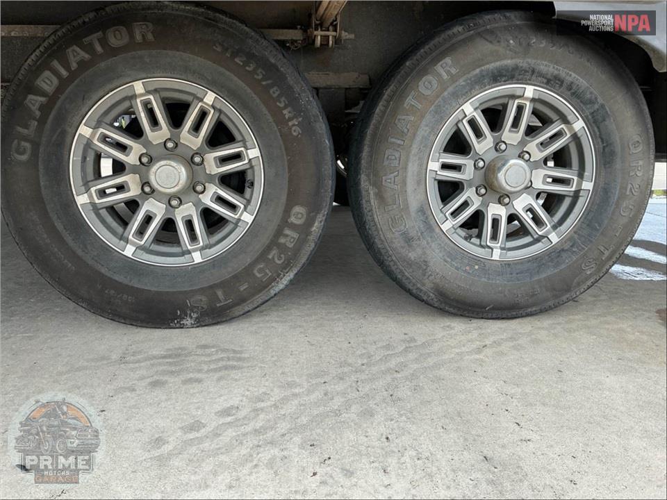 2012 Crusader M-290 RLT - FIFTH WHEEL SERIES — фото 80