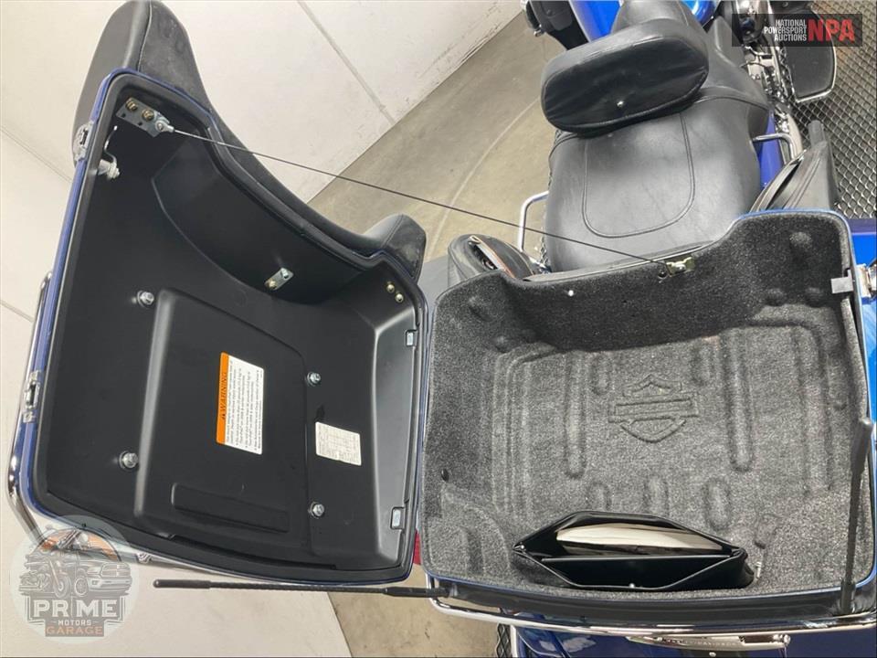 2010 Harley-Davidson FLHTCUTG TRIGLIDE ULTRA CLASSIC — фото 16