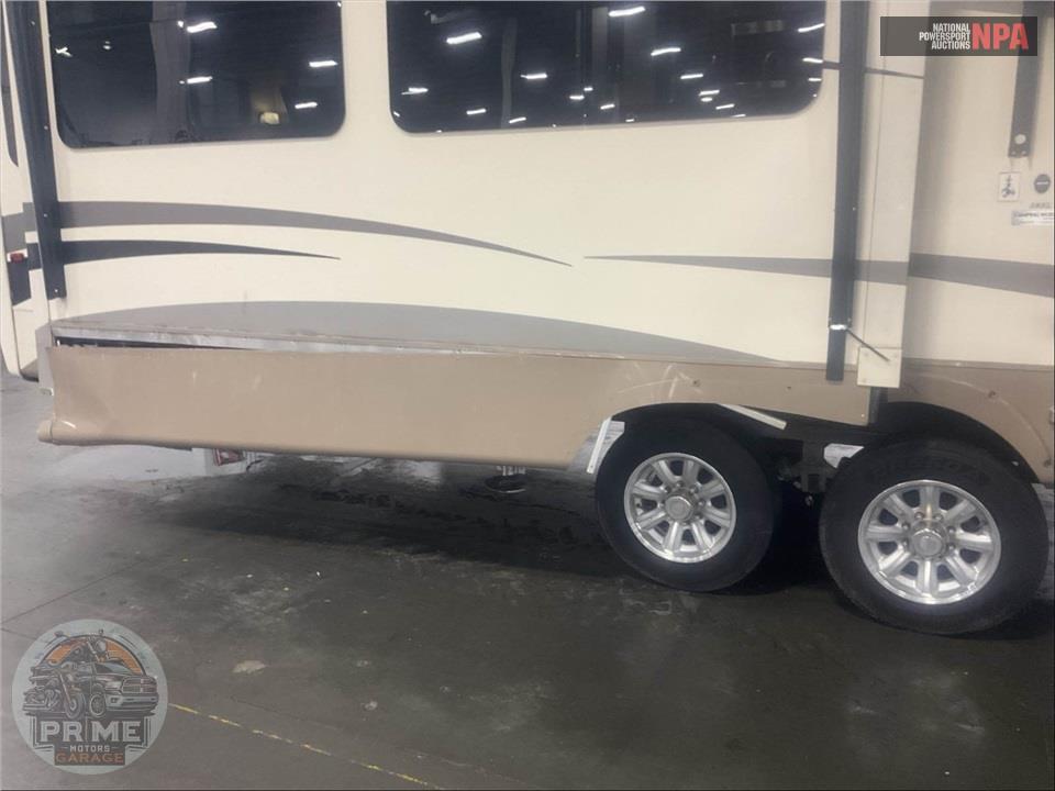 2017 Cedar Creek M-38EL - CHAMPAGNE FIFTH WHEEL SERIES — фото 32