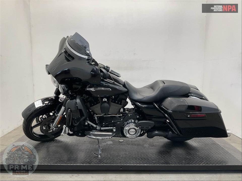2016 Harley-Davidson FLHXSE CVO STREET GLIDE SPECIAL — фото 3
