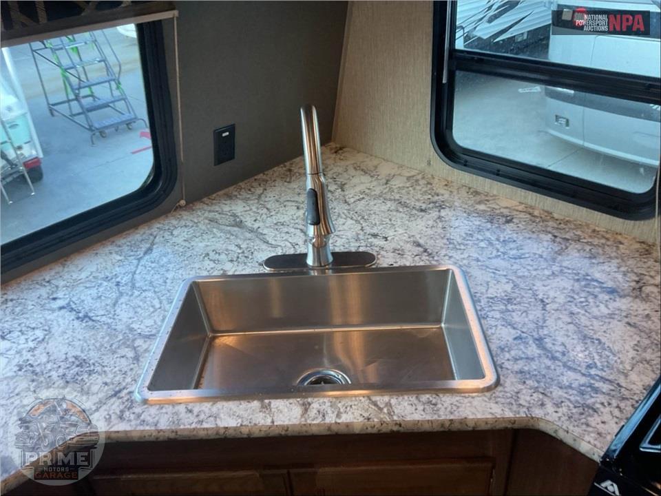 2017 Keystone Rv M-29 FK - SPRINTER CAMPFIRE EDITION SERIES — фото 18