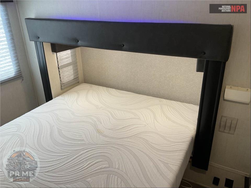 2022 Cherokee By Forest River M-3990SUITE ARCTIC WOLF FIFTH WHEEL SERIES — фото 10