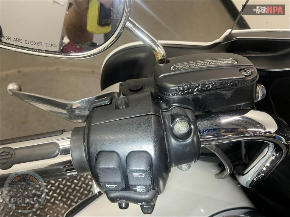 2015 Harley-Davidson FLHTCU ULTRA CLASSIC ELECTRA GLIDE — фото 41