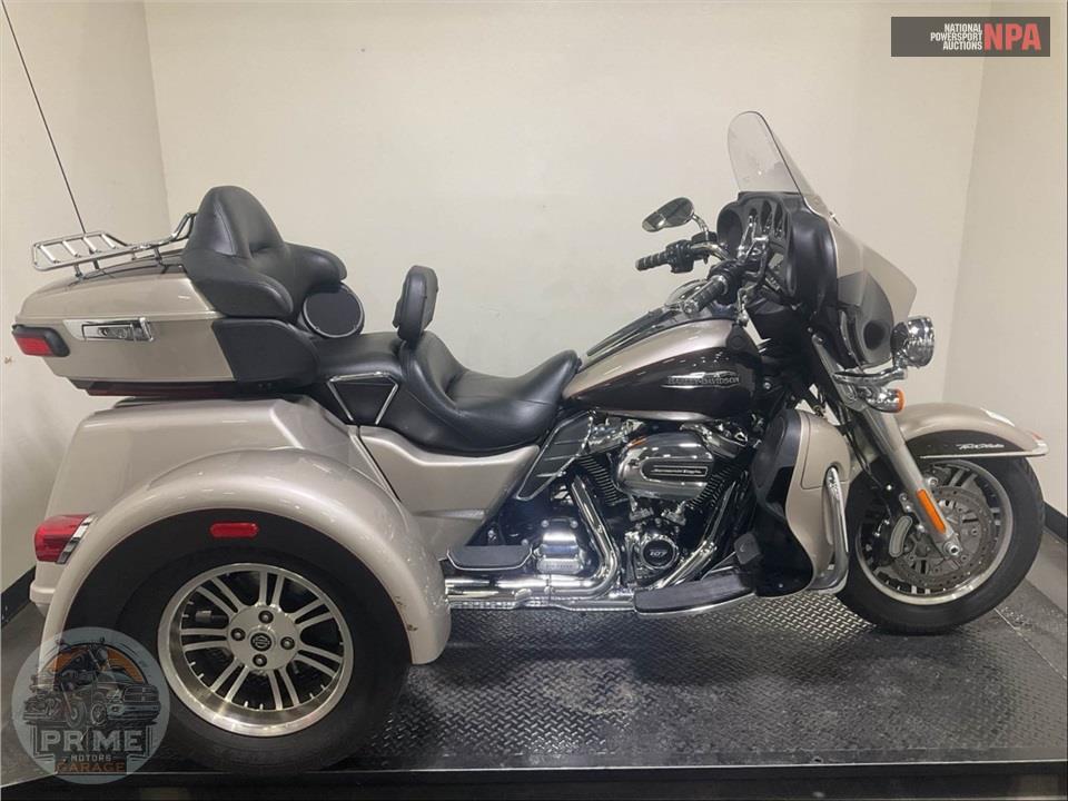 2018 Harley-Davidson FLHTCUTG TRI GLIDE ULTRA — фото 1