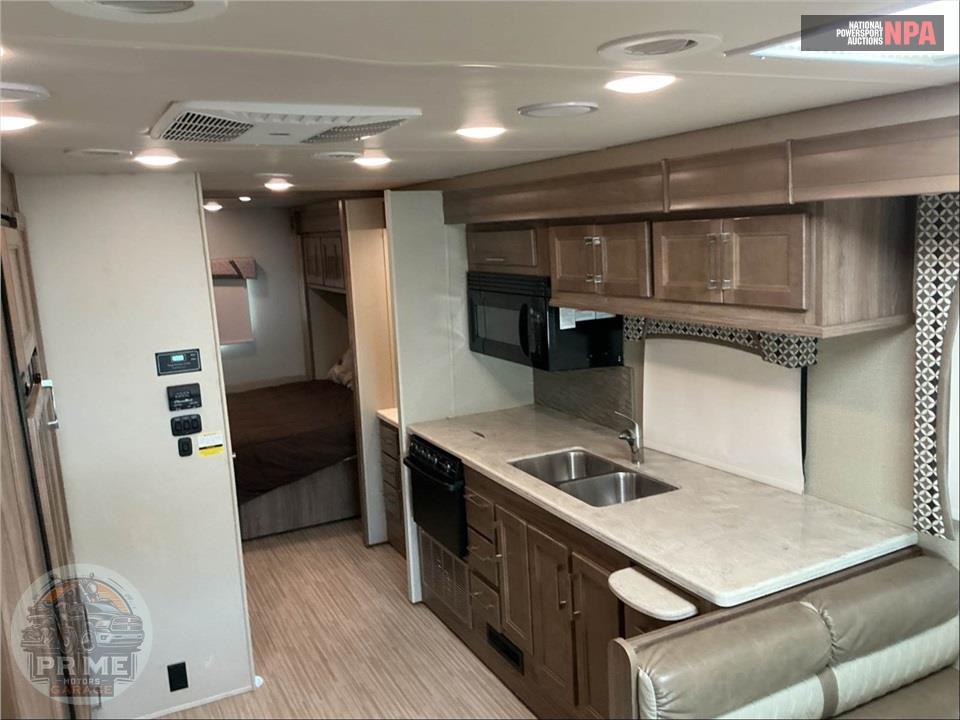 2018 Jayco M-30 XP FORD E450 - GREYHAWK PRESTIGE SERIES — фото 7