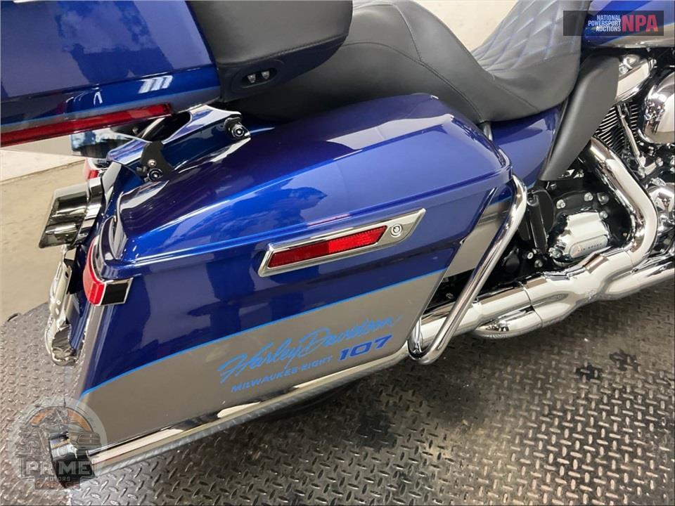 2017 Harley-Davidson FLHTKL ULTRA LIMITED LOW — фото 16